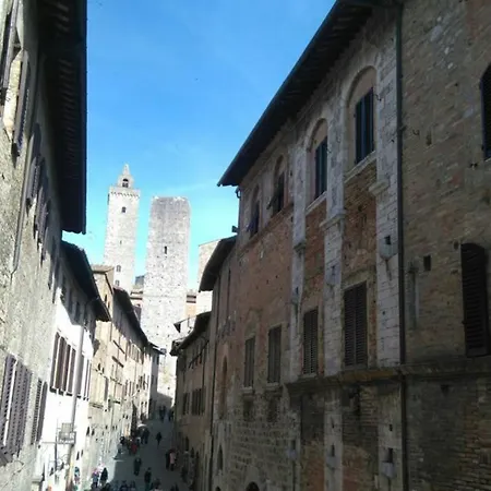 Central Apartment San Gimignano